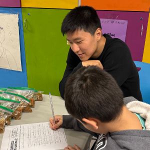 volunteer Daniel working with student